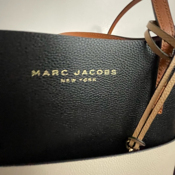 Marc Jacobs Grind Leather Tote - Picture 4 of 7